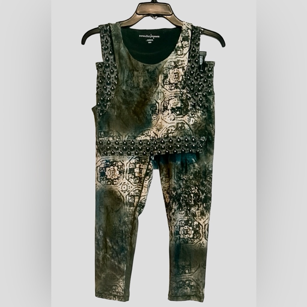 Stylish Women's Sportswear Set: Two Pairs Of Leggings With Matching Top